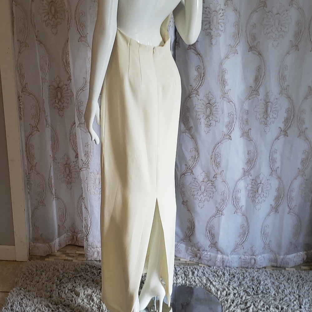 Open Back Form Fitting Cache Dress - image 8